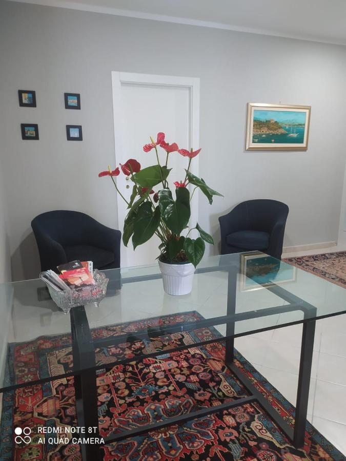 Prie De Mae Hotel Genoa Ngoại thất bức ảnh